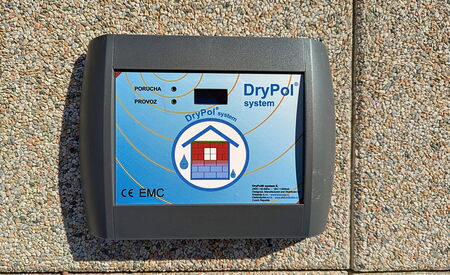 Drypol® Systém na odstranění vlhkosti v domě | Drypol® System - přístroje na odstranění vlhkosti