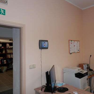 Insulation with active drying with Drypol equipment in the office