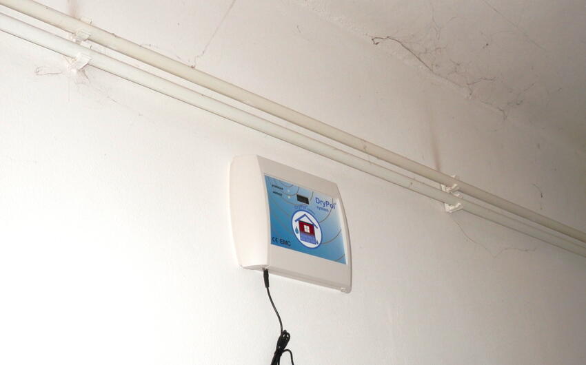 Removal of moisture in a council house apartment with a Drypol dehumidifier - #5