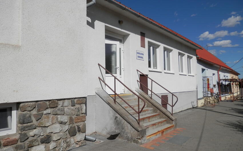 Drying of masonry by electroosmosis in a smaller cultural building